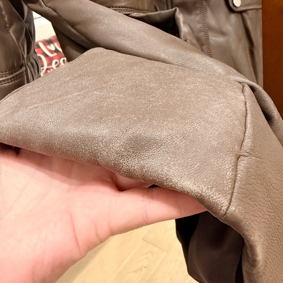 Elegant Lamb Leather coat with real Fur Collar - Picture 12 of 12